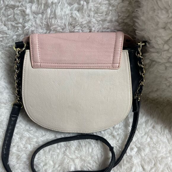 Betsey Johnson tricolor Crossbody bag Pink,beige & Black gold tone hearts accent - Picture 7 of 15